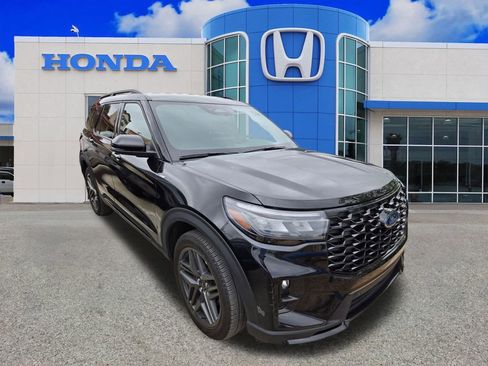 Used 2025 Ford Explorer ST-Line w/ ST-Line Street Pack AWD/4WD image 10