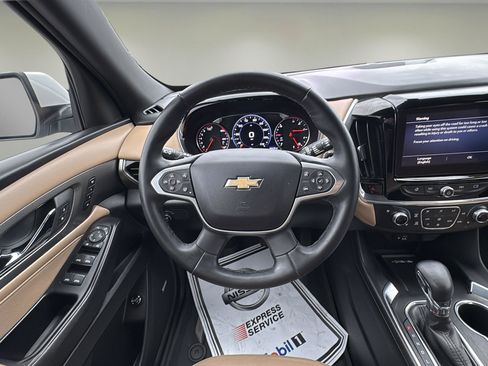 Used 2023 Chevrolet Traverse Premier image 18