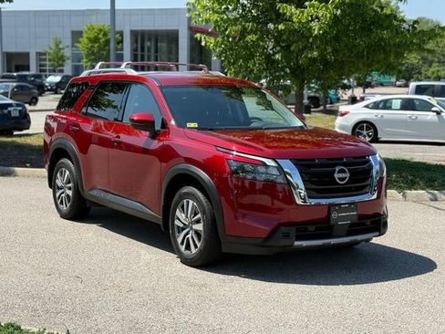 Certified 2025 Nissan Pathfinder SL AWD/4WD image 3
