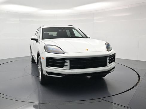 Used 2026 Porsche Cayenne AWD/4WD image 38