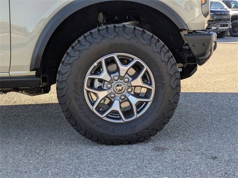 New 2025 Ford Bronco Badlands image 11