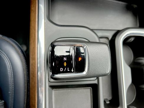 Used 2022 Chevrolet Silverado 1500 High Country w/ High Country Premium Package AWD/4WD image 14