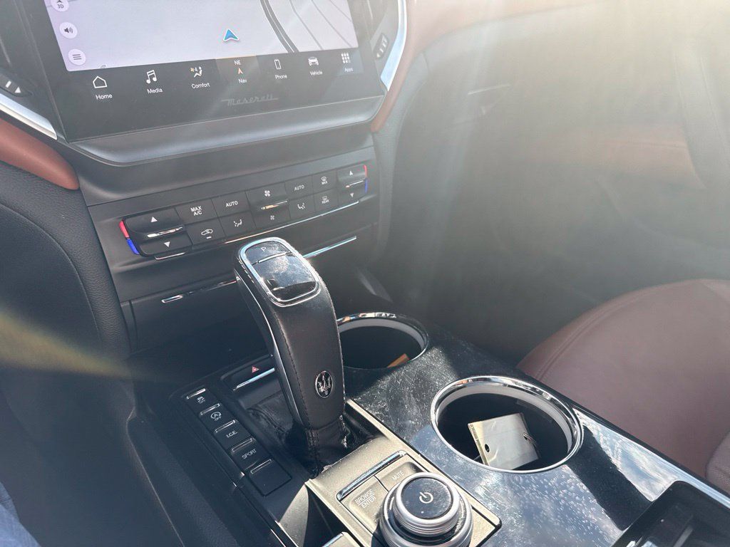 Used 2022 Maserati Ghibli Modena Q4 AWD/4WD image 15