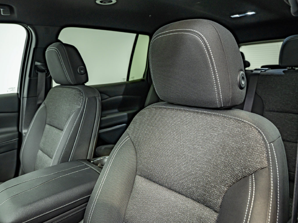 Used 2024 Chevrolet Traverse LS FWD image 32