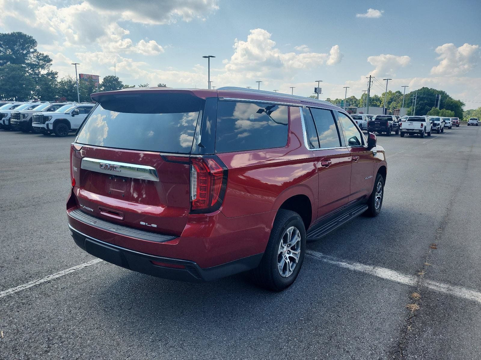 Certified 2024 GMC Yukon XL SLE w/ Max Trailering Package AWD/4WD image 3