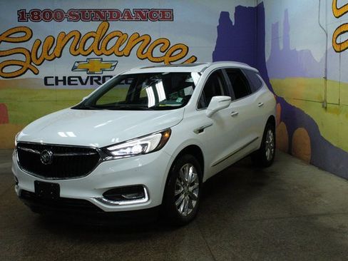 Used 2019 Buick Enclave Essence image 2