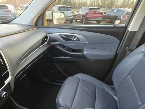 Used 2018 Chevrolet Traverse LT image 14