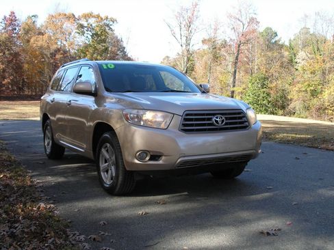 Used 2010 Toyota Highlander SE image 1