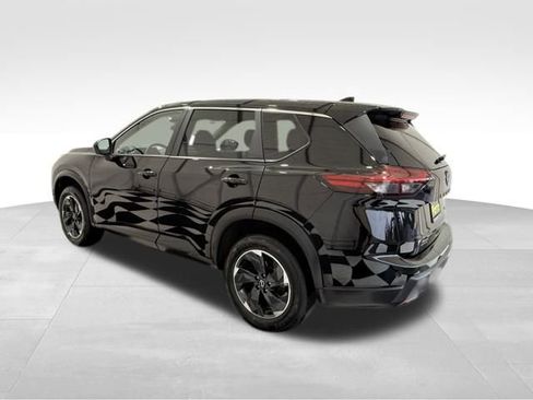 Used 2025 Nissan Rogue SV image 2