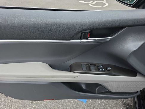 Used 2021 Toyota Camry SE image 17