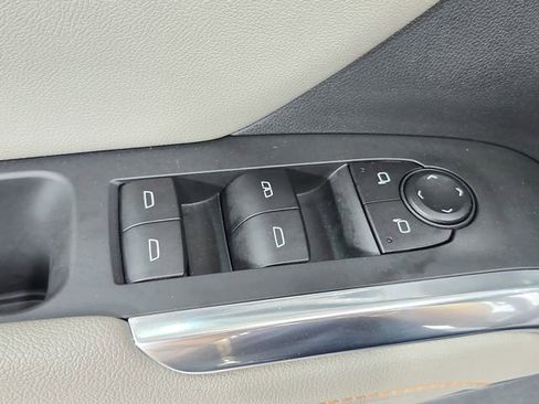 Used 2025 Chevrolet Traverse LT FWD image 35