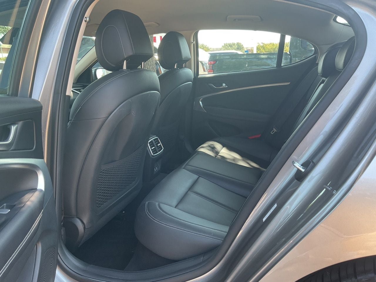 Used 2025 Genesis G70 2.5T RWD image 13