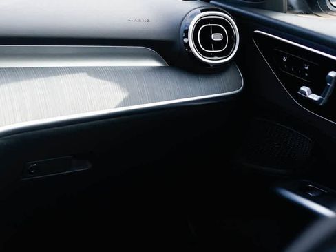 Certified 2025 Mercedes-Benz C 300 Sedan image 17