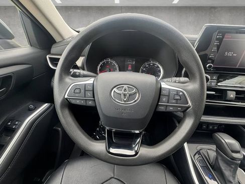 Used 2021 Toyota Highlander L FWD image 21