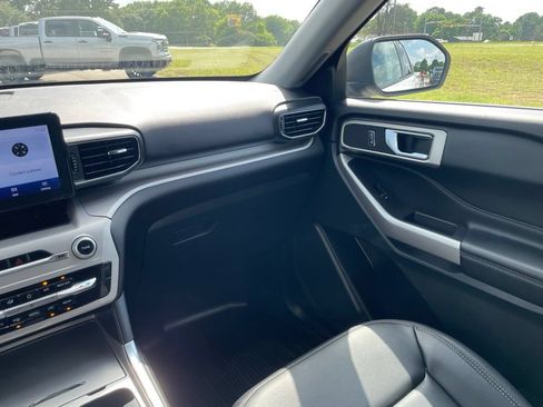 Used 2023 Ford Explorer XLT w/ Equipment Group 202A RWD image 33