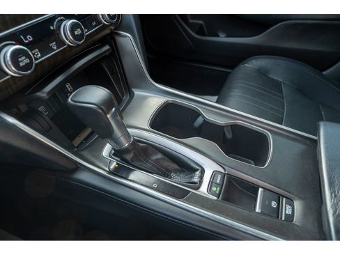 Used 2018 Honda Accord Touring image 26
