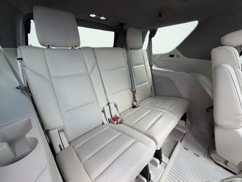 Used 2021 Cadillac Escalade Premium Luxury Platinum AWD/4WD image 27