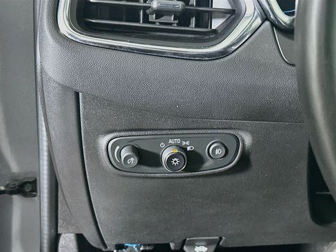 Used 2024 Chevrolet Equinox Premier FWD image 17