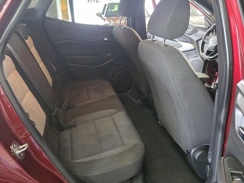 Used 2024 Chevrolet Trax RS FWD image 22