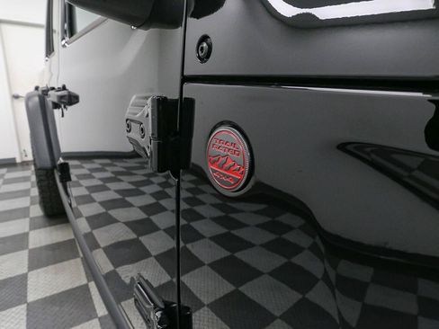 Used 2026 Jeep Gladiator Rubicon AWD/4WD image 9