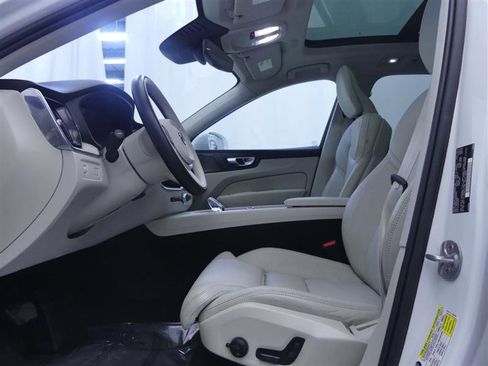 Used 2022 Volvo XC60 B6 Inscription w/ Climate Package image 21