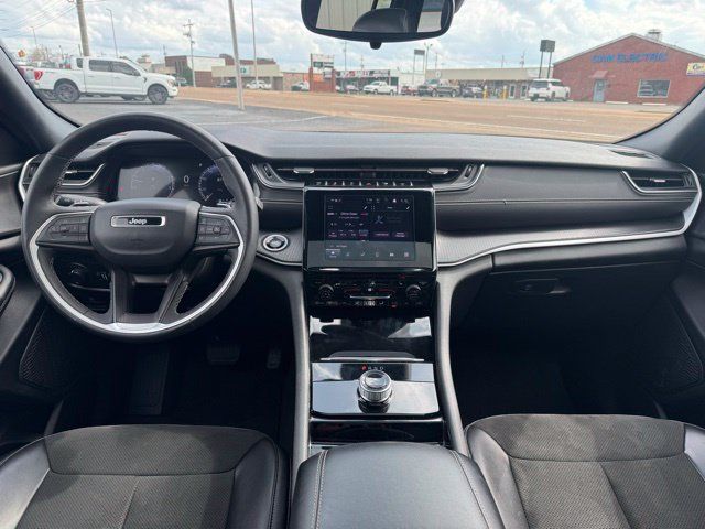 Used 2023 Jeep Grand Cherokee Altitude AWD/4WD image 7