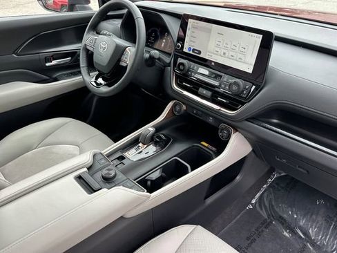Used 2026 Toyota Grand Highlander AWD Hybrid image 17