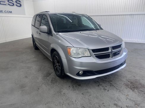 Used 2016 Dodge Grand Caravan R/T image 3