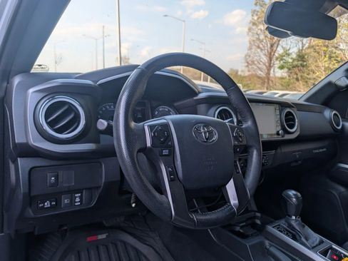 Used 2020 Toyota Tacoma TRD Sport w/ Technology Package image 7