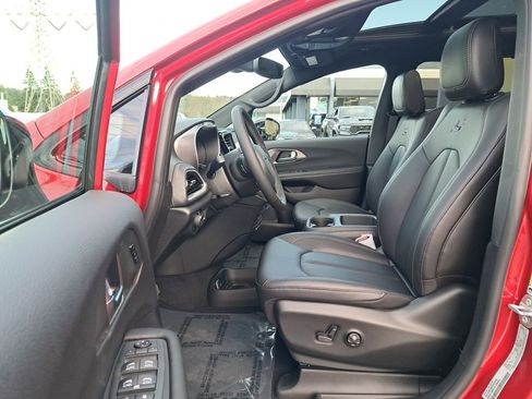 New 2026 Chrysler Pacifica Select AWD/4WD image 11