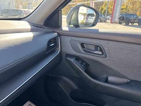 Used 2023 Nissan Rogue S image 24