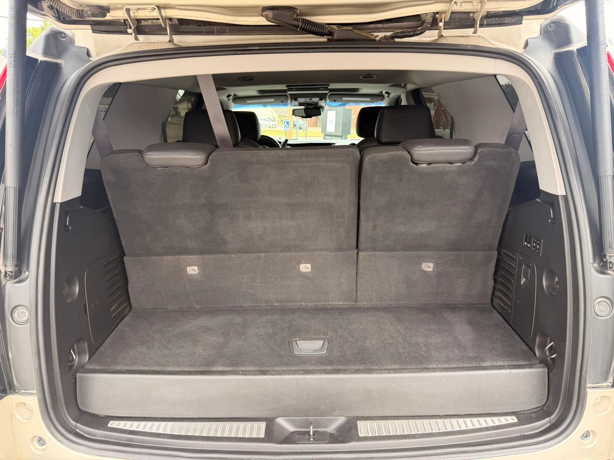 Used 2016 Cadillac Escalade Luxury AWD/4WD image 10