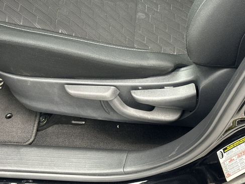 Used 2022 Nissan Kicks S image 17