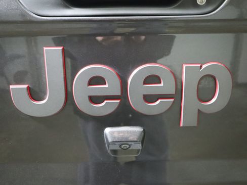 Used 2020 Jeep Gladiator Rubicon image 9