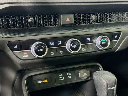 Used 2023 Honda CR-V EX image 16