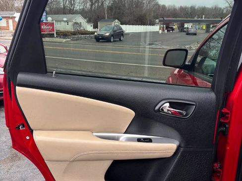 Used 2015 Dodge Journey SXT w/ Flexible Seating Group image 20