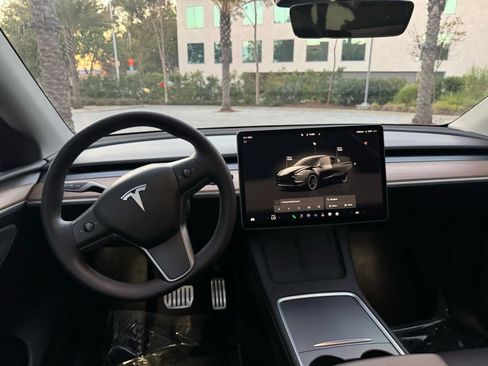 Used 2024 Tesla Model Y Performance image 16