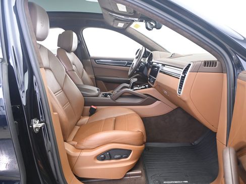 Certified 2023 Porsche Cayenne GTS AWD/4WD image 23
