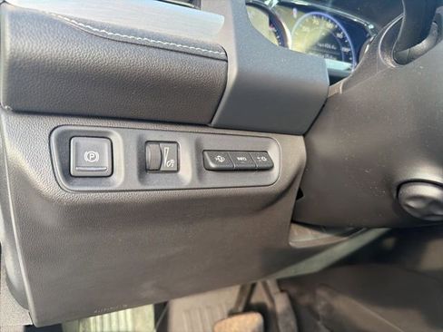 Used 2023 GMC Acadia SLT w/ Elevation Edition image 22