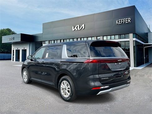 Certified 2024 Kia Carnival LX image 6