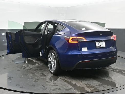 Used 2020 Tesla Model Y Long Range image 27