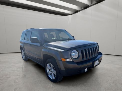 Used 2015 Jeep Patriot Latitude AWD/4WD image 7