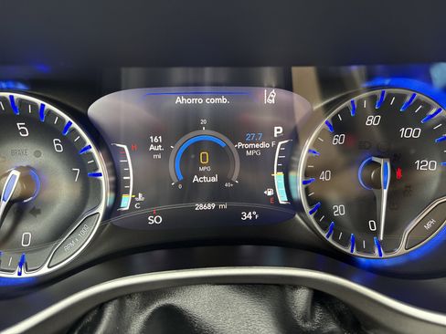 Used 2024 Chrysler Pacifica Touring-L image 12