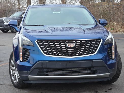 Used 2019 Cadillac XT4 Premium Luxury w/ Driver Awareness Package FWD image 3