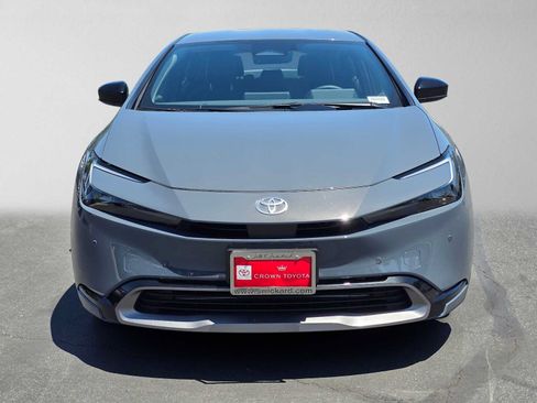 Certified 2026 Toyota Prius XLE FWD image 8