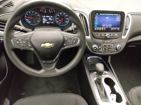 Used 2021 Chevrolet Malibu LT FWD image 22