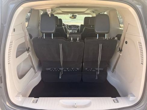 Used 2023 Chrysler Pacifica Limited FWD image 18