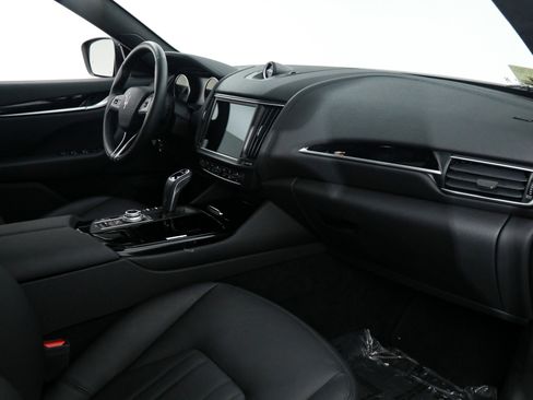 Certified 2023 Maserati Levante GT image 9