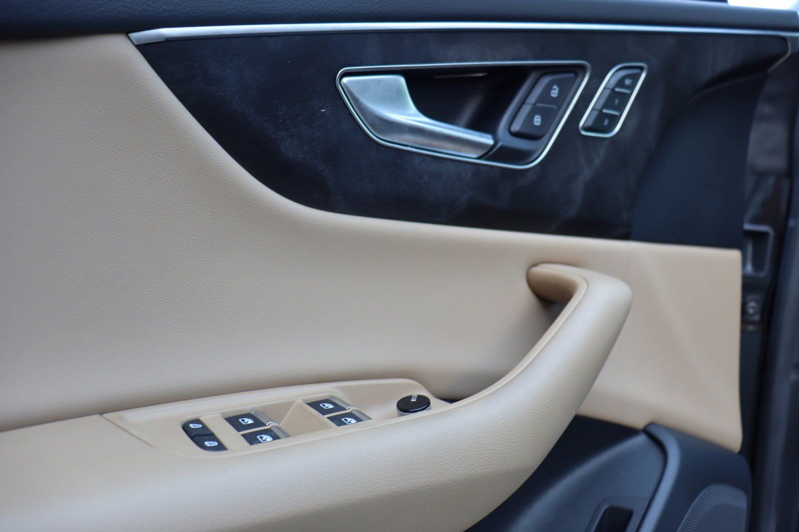 Used 2023 Audi Q8 Premium w/ Convenience Package AWD/4WD image 37