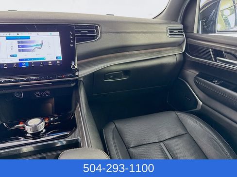 Used 2024 Jeep Wagoneer L Series II RWD image 26